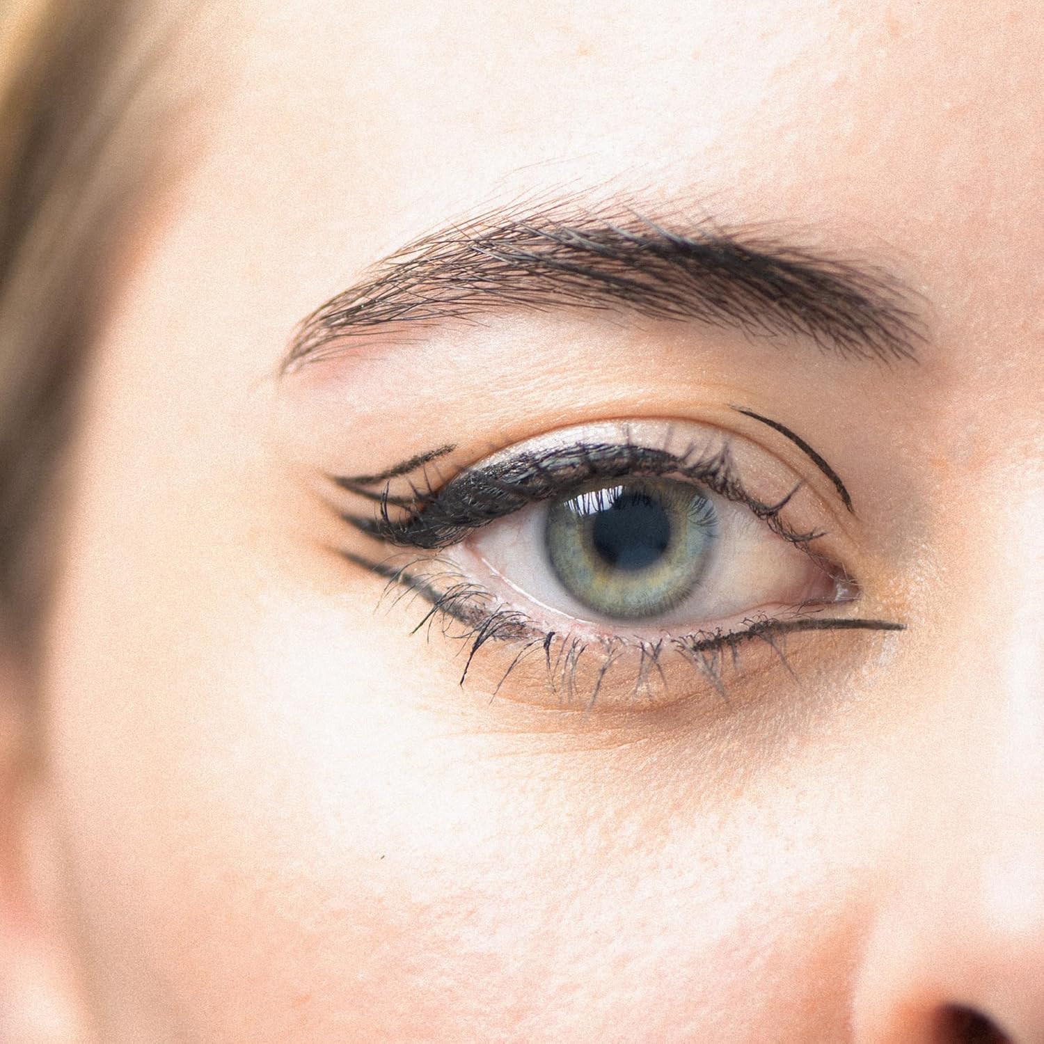 Rimmel London Matte Liquid Eyeliner - Image 3