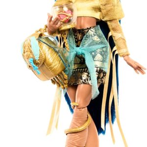 Monster High Cleo de Nile, Mummy Doll with Golden Blouse and Layered Skirt, Includes Cobra Hissette Pet, Backpack, Snack and Parchment, Toy Gift for Boys and Girls +4 Years, HXH74